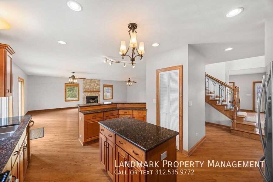 12313 S 71st Ct - Photo 5 of 39