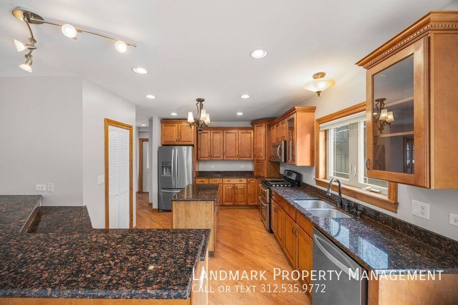 12313 S 71st Ct - Photo 6 of 39