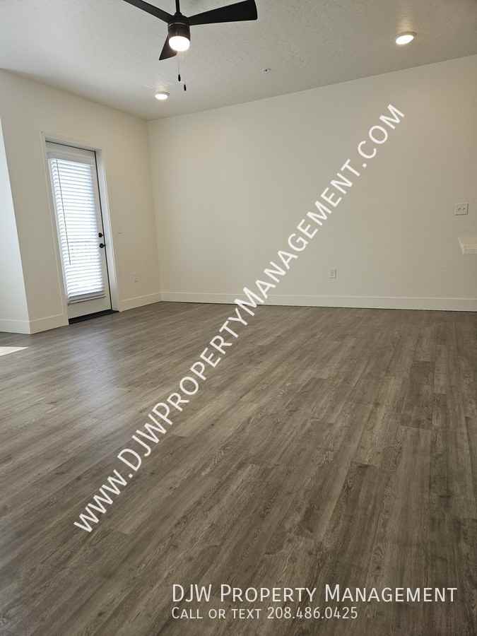 221 E Maine Ave #306 - Photo 3 of 11