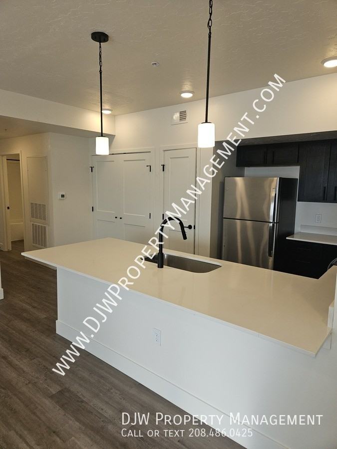 221 E Maine Ave #306 - Photo 4 of 11