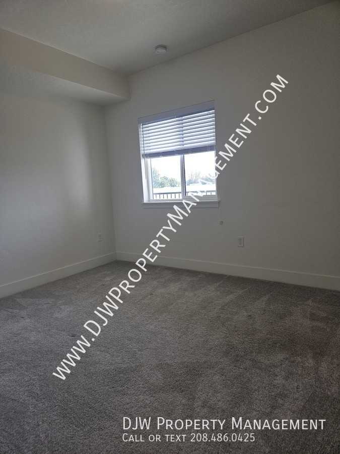 221 E Maine Ave #306 - Photo 5 of 11