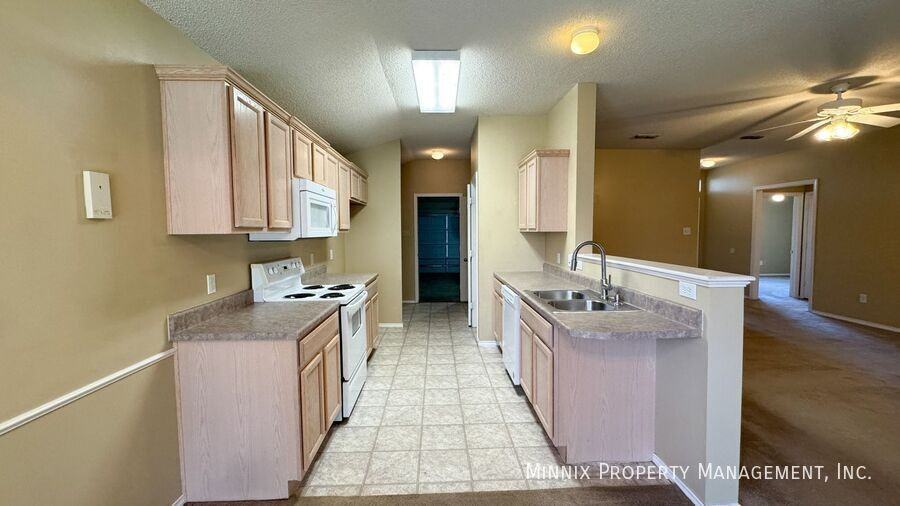 7514 Paris Ave - Photo 6 of 33