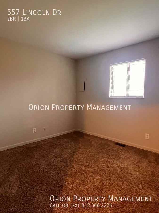 557 Lincoln Dr - Photo 3 of 10