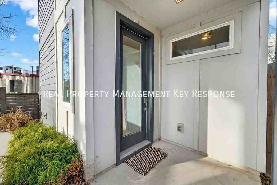 2109 23rd Ave N #B - Photo 2 of 47