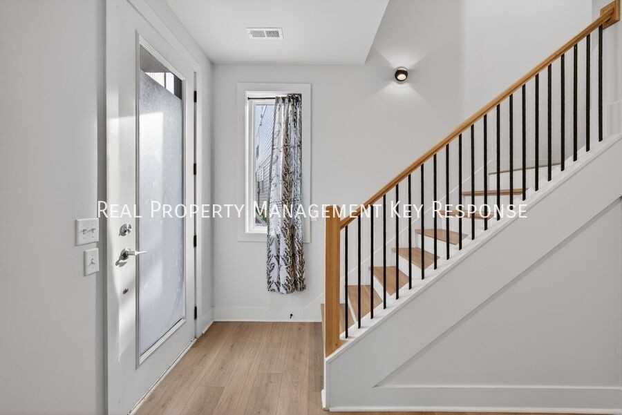 2109 23rd Ave N #B - Photo 4 of 47