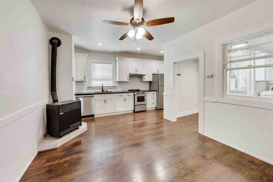 628 Waverley St #02 - Photo 3 of 19