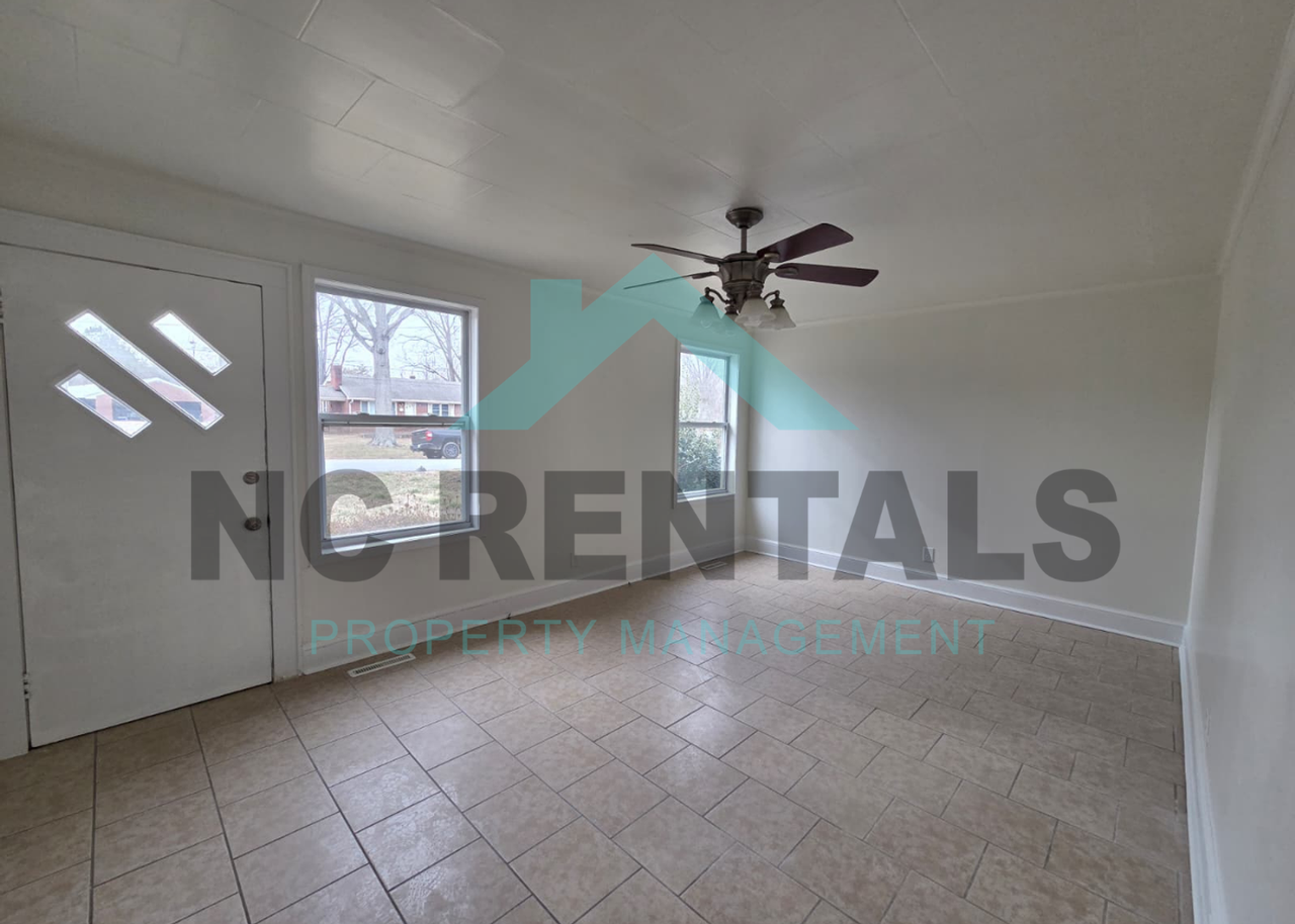 312 Walter Chambers St - Photo 4 of 23