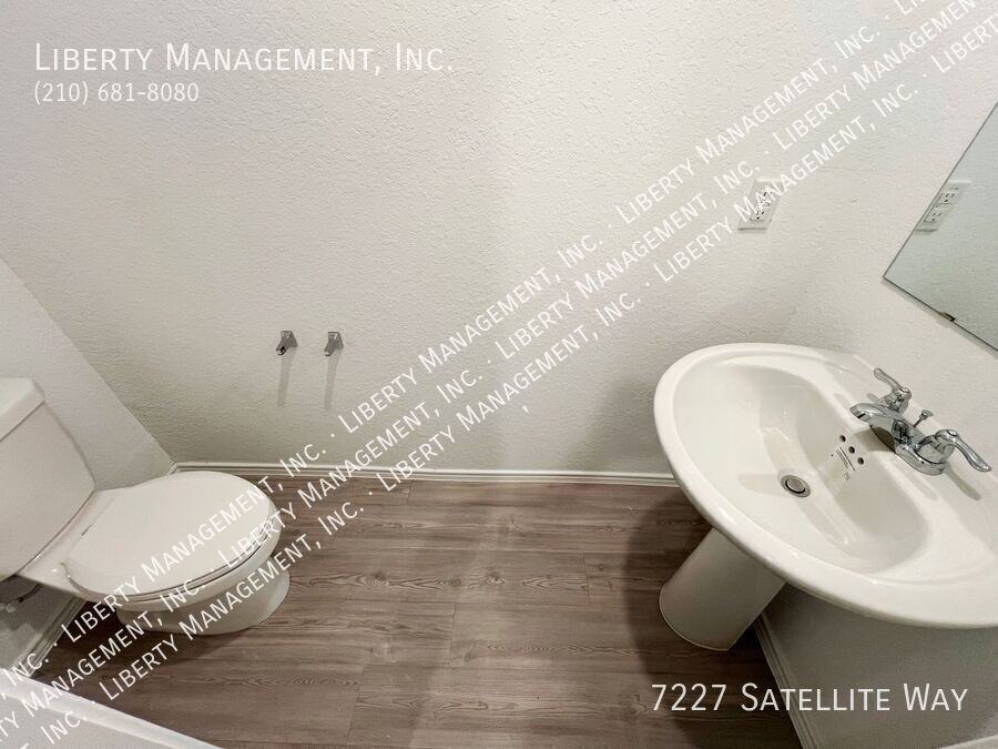 7227 Satellite Way - Photo 3 of 35