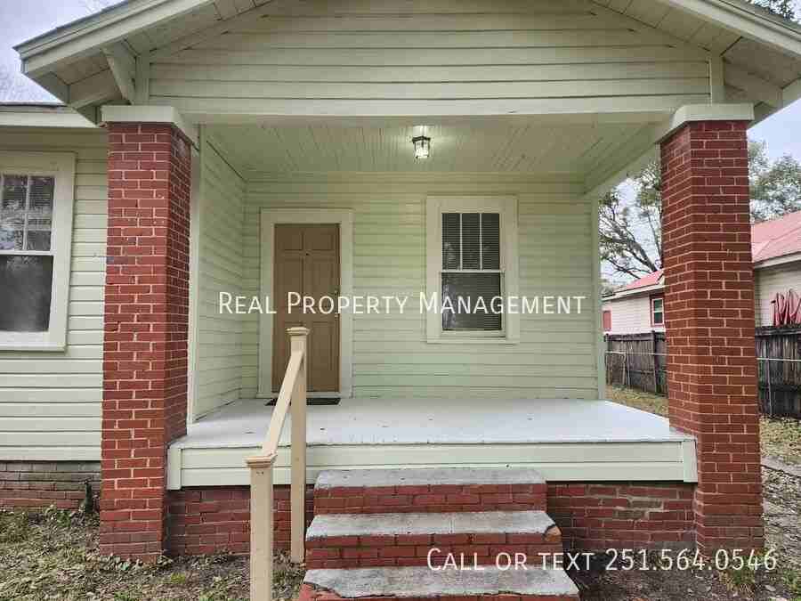 562 Clarke St - Photo 2 of 33