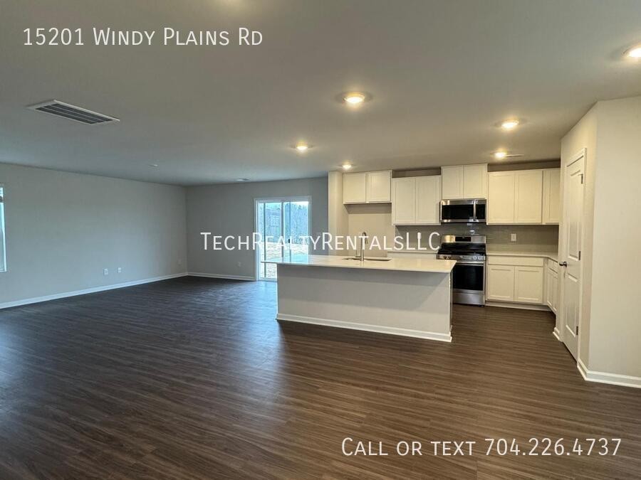 15201 Windy Plains Rd - Photo 3 of 13