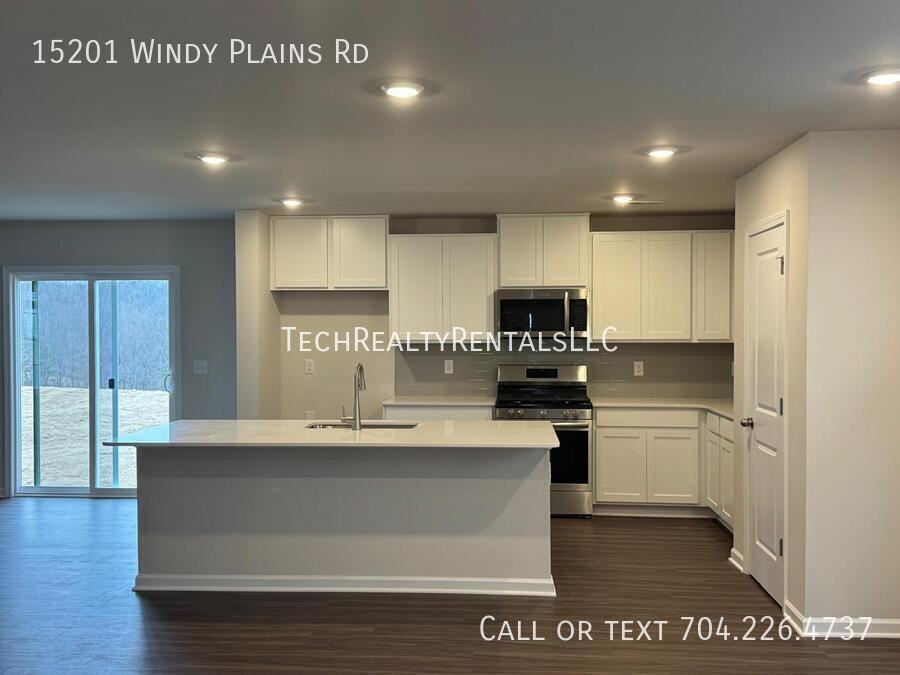 15201 Windy Plains Rd - Photo 4 of 13