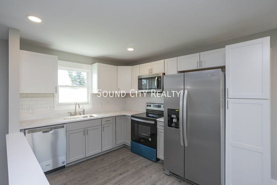 1608 Autumn Ridge Dr - Photo 2 of 24