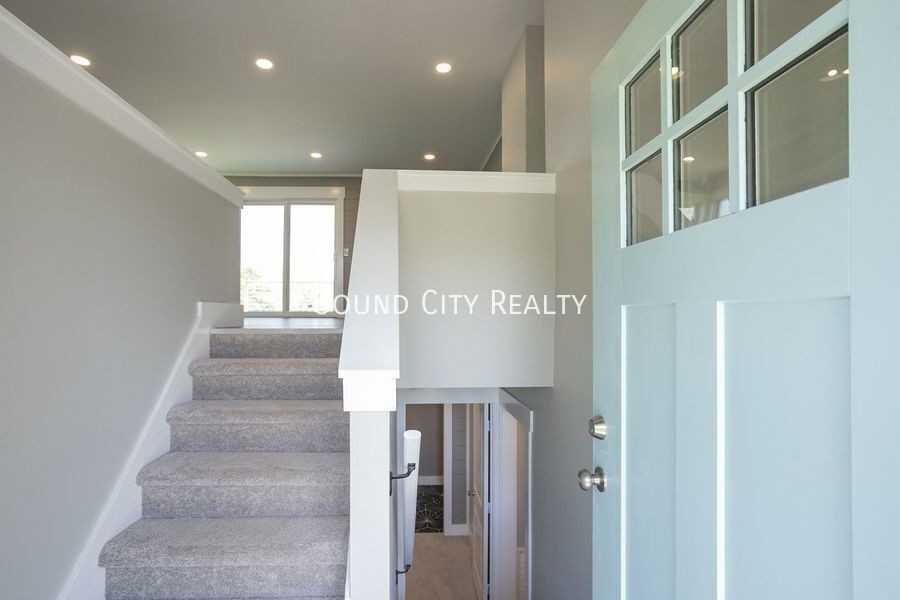 1608 Autumn Ridge Dr - Photo 3 of 24