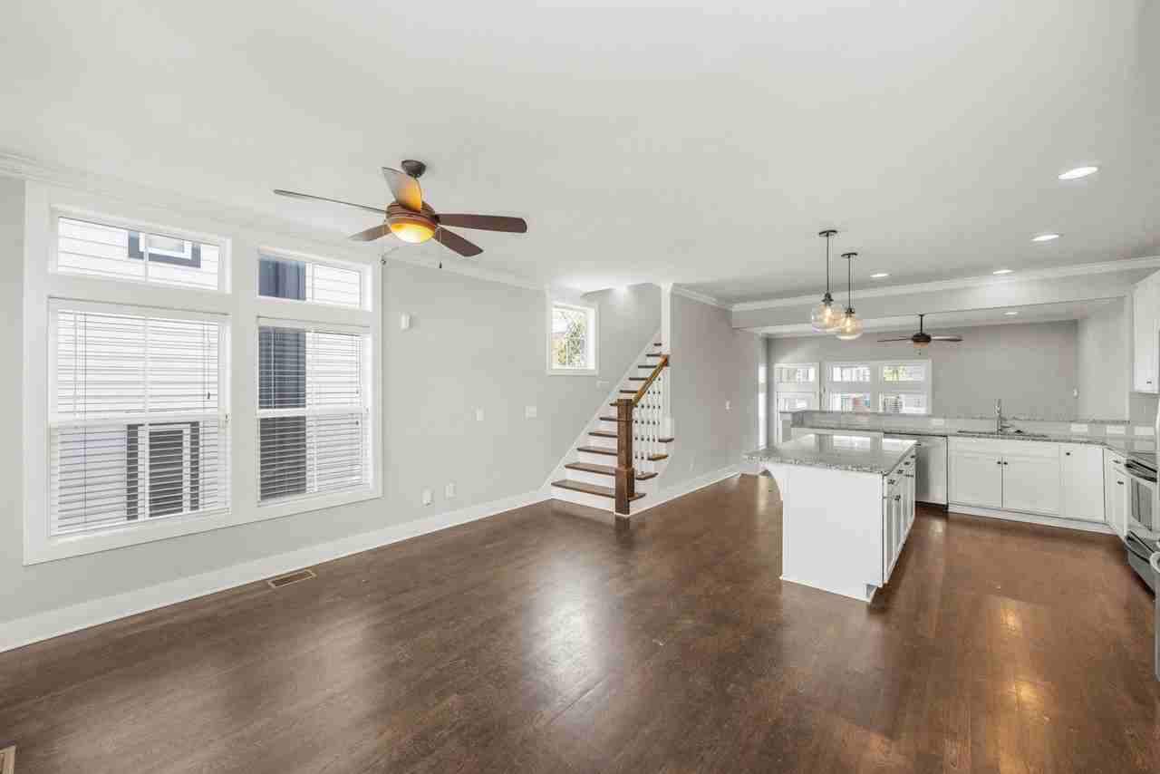 505A Moore Ave - Photo 5 of 41