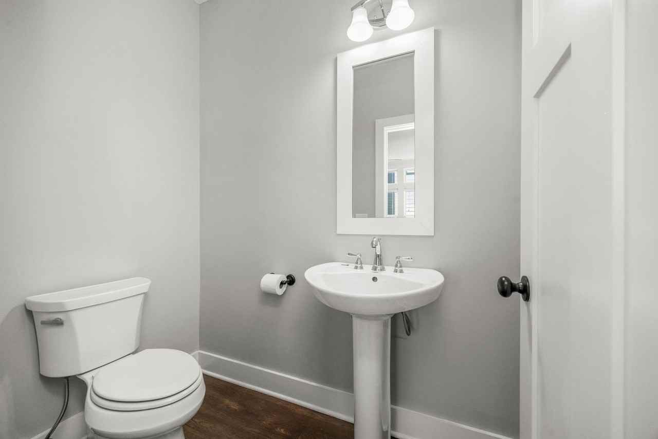 505A Moore Ave - Photo 7 of 41