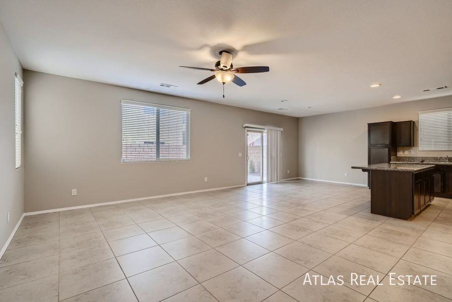 10646 Mount Blackburn Ave - Photo 4 of 32