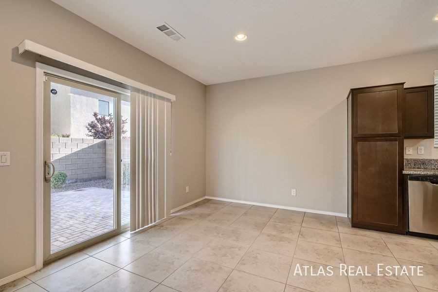 10646 Mount Blackburn Ave - Photo 7 of 32