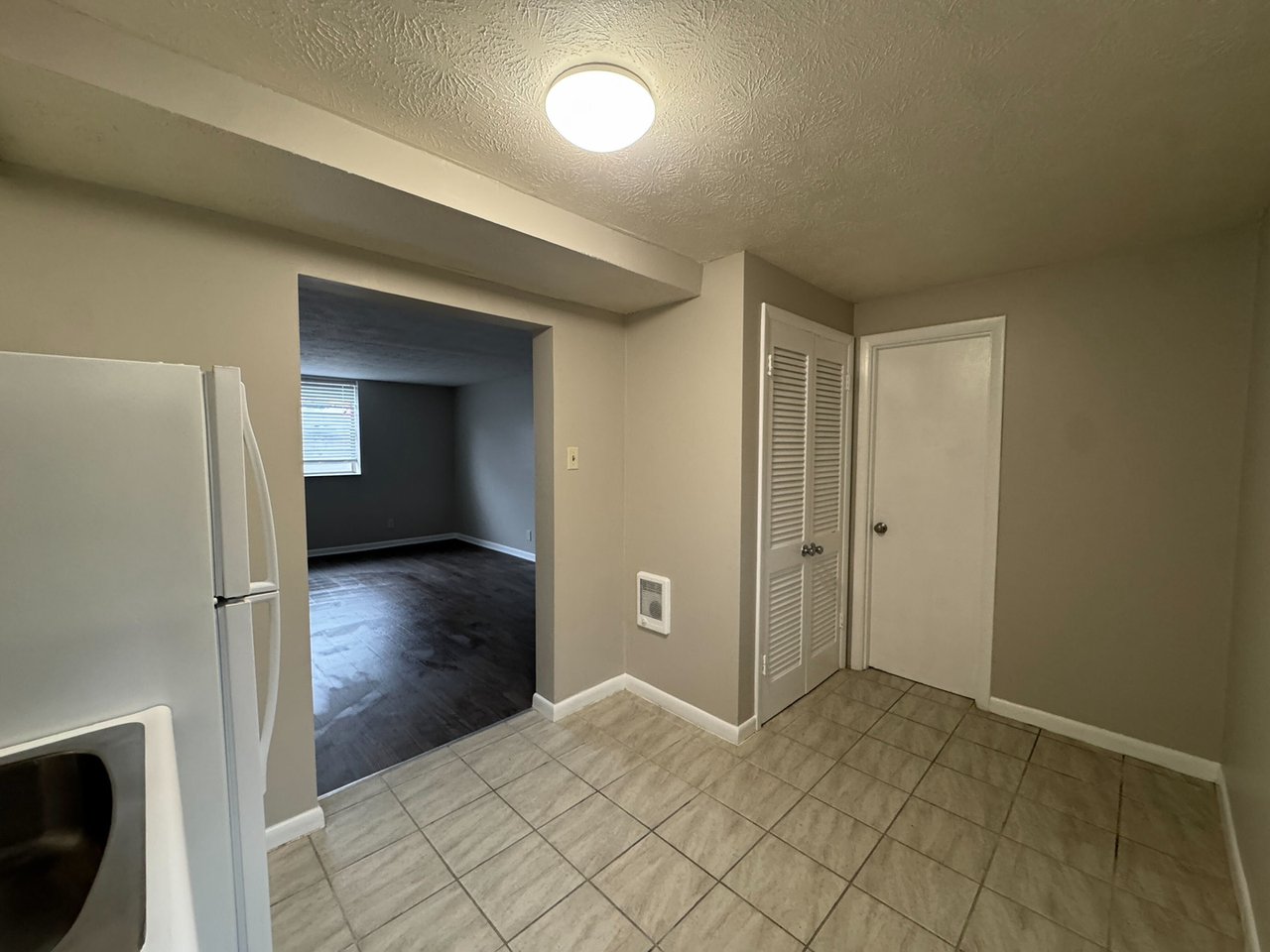 334 S Broadway #18 - Photo 2 of 7