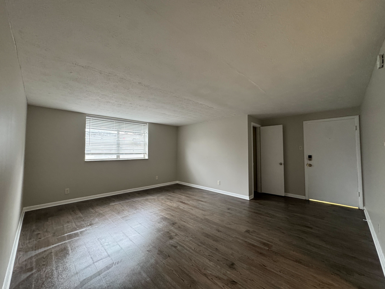 334 S Broadway #18 - Photo 3 of 7