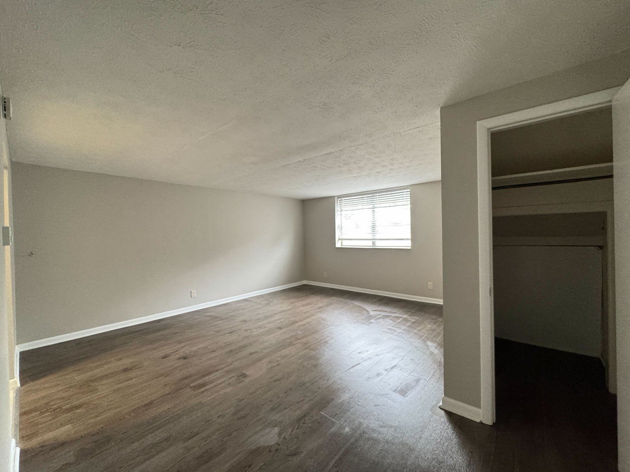 334 S Broadway #18 - Photo 4 of 7