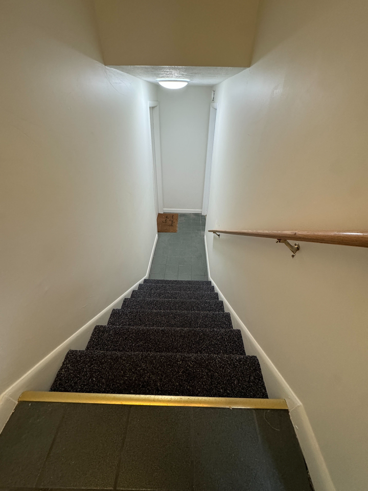 334 S Broadway #18 - Photo 7 of 7