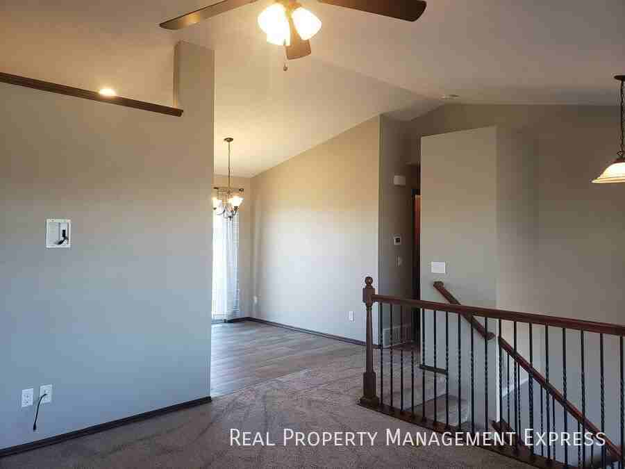 4600 S Wassom Ave - Photo 4 of 19