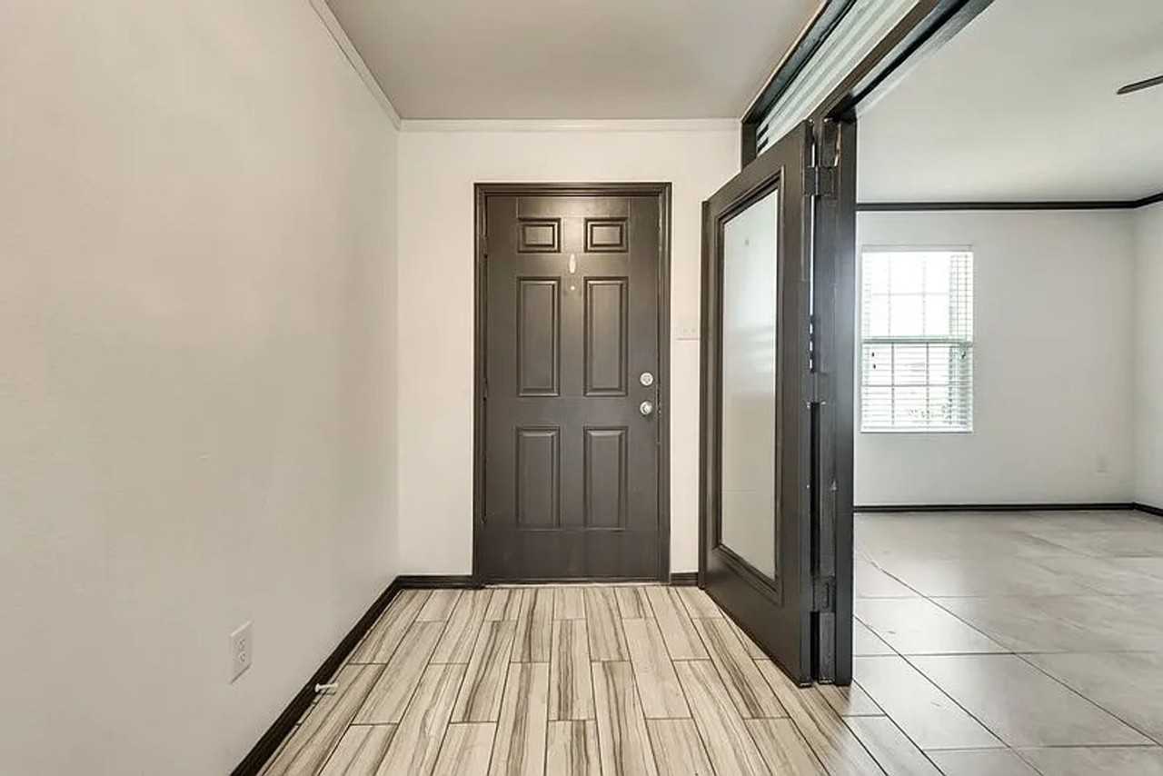 1601 Megan Creek Dr - Photo 5 of 21