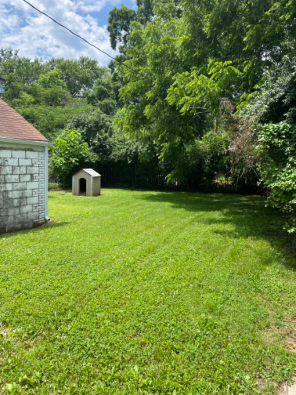 2635 Se Virginia Ave - Photo 3 of 11