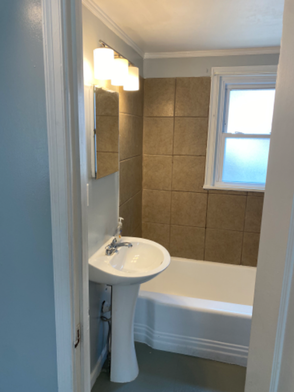 2635 Se Virginia Ave - Photo 6 of 11