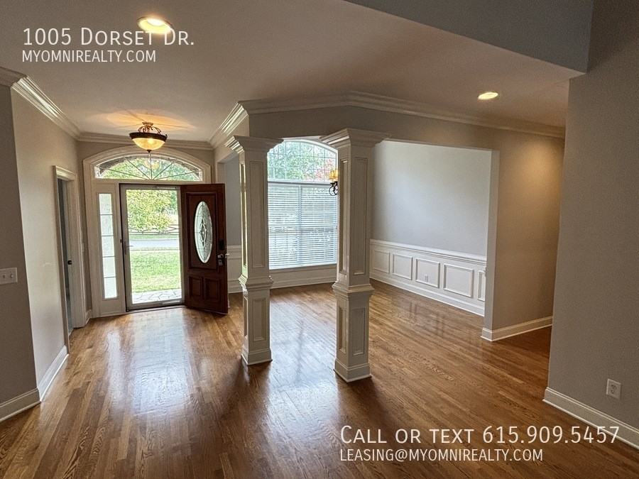 1005 Dorset Dr - Photo 4 of 38