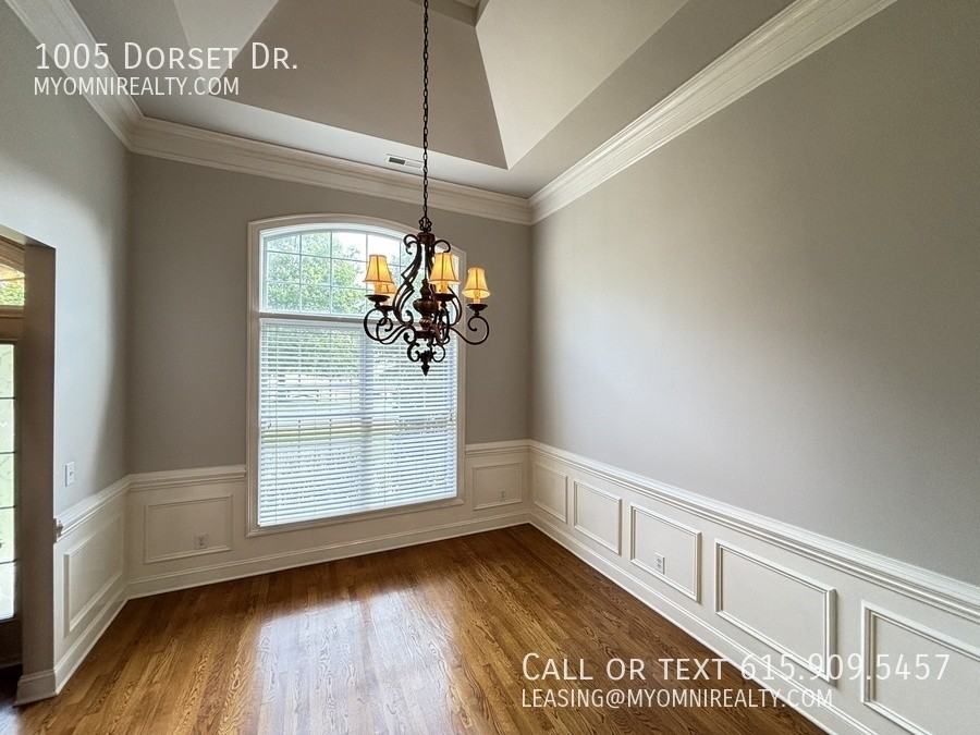 1005 Dorset Dr - Photo 5 of 38