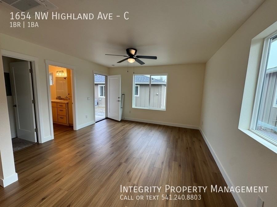 1654 Nw Highland Ave #C - Photo 4 of 18