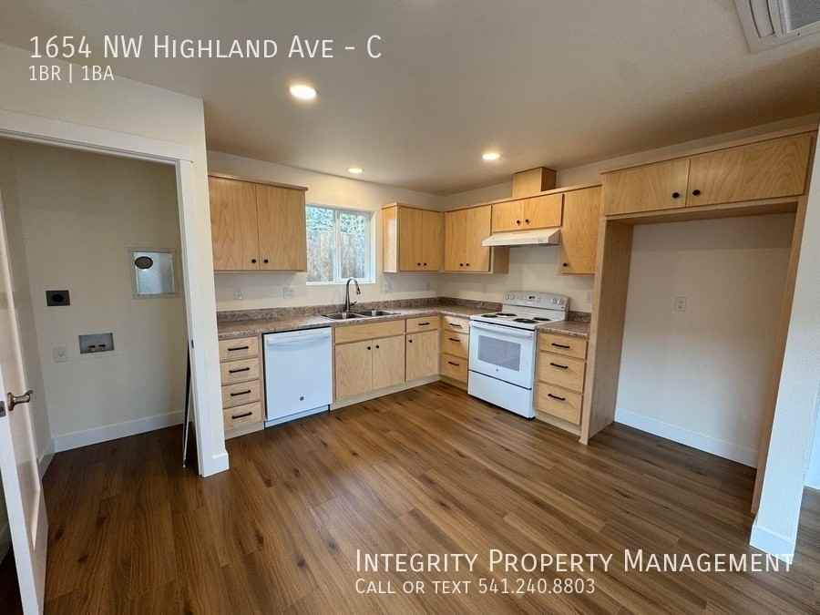 1654 Nw Highland Ave #C - Photo 7 of 18