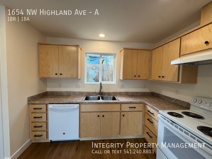 1654 Nw Highland Ave #A - Photo 5 of 19
