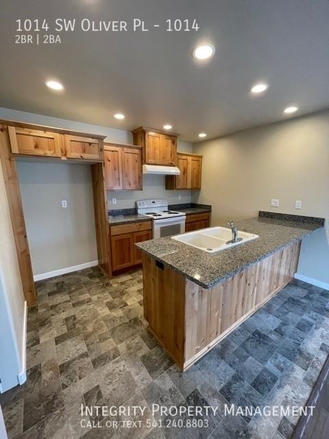 1014 Sw Oliver Pl #1014 - Photo 2 of 20