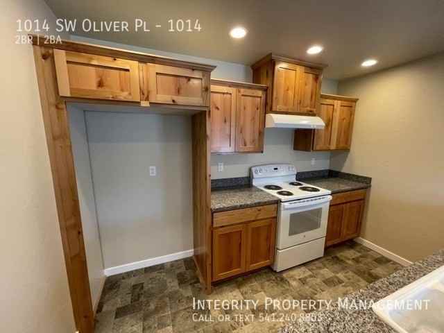 1014 Sw Oliver Pl #1014 - Photo 3 of 20