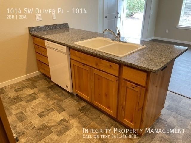 1014 Sw Oliver Pl #1014 - Photo 4 of 20