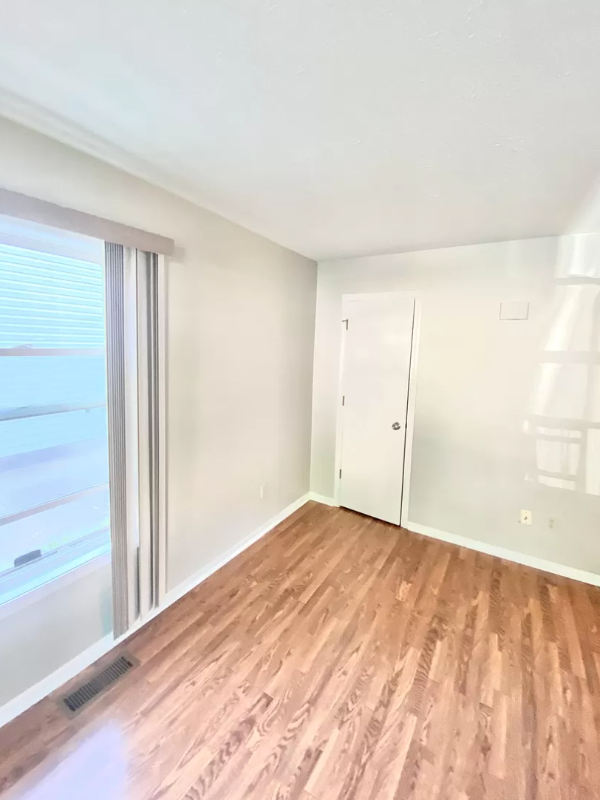 6528 Rosebelle Ave - Photo 3 of 20