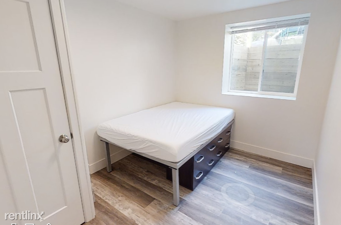 943 Dewey Ave #1 - Photo 4 of 8