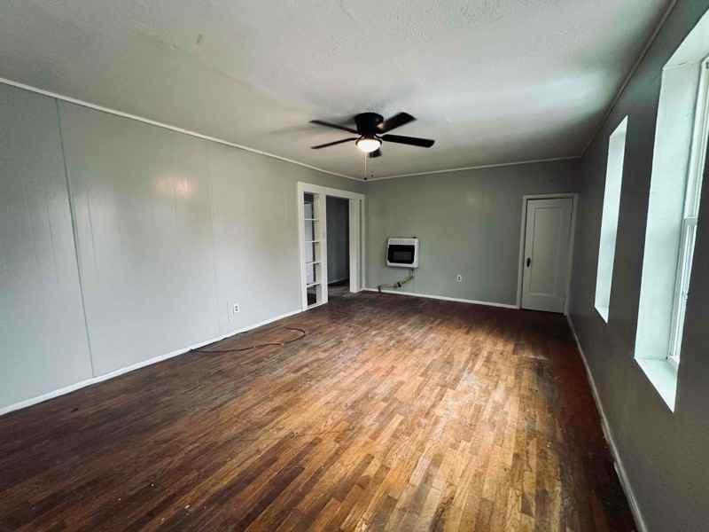 407 Nw 5th St - Photo 2 of 11