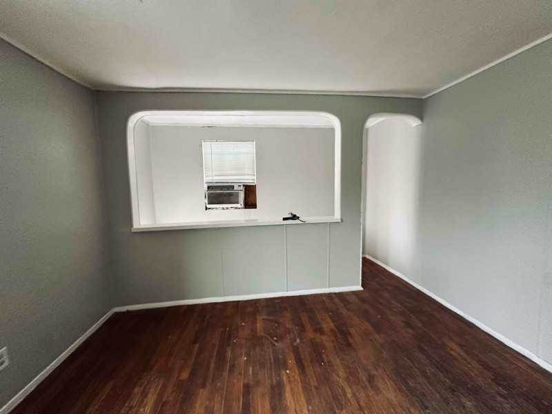 407 Nw 5th St - Photo 3 of 11