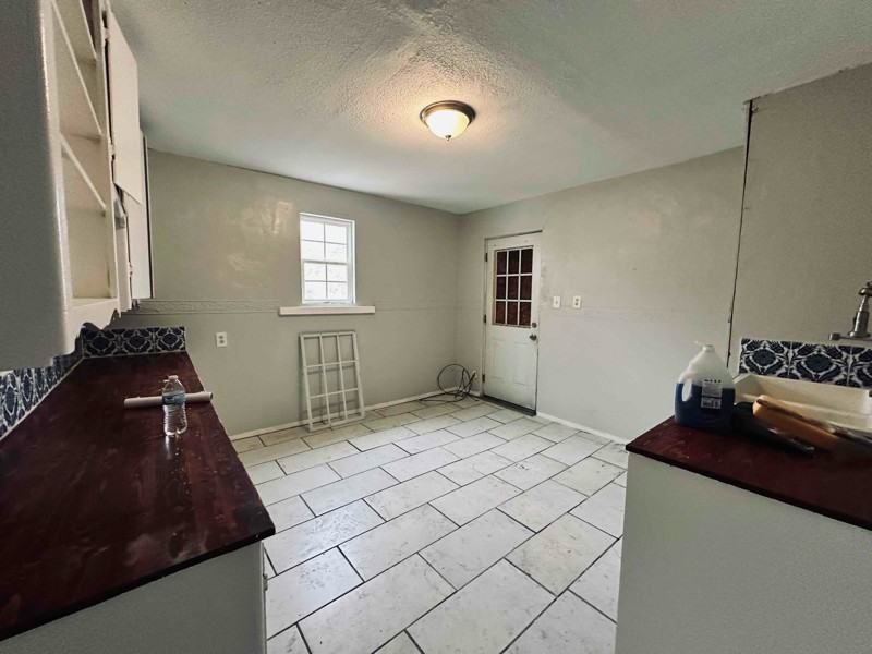 407 Nw 5th St - Photo 7 of 11