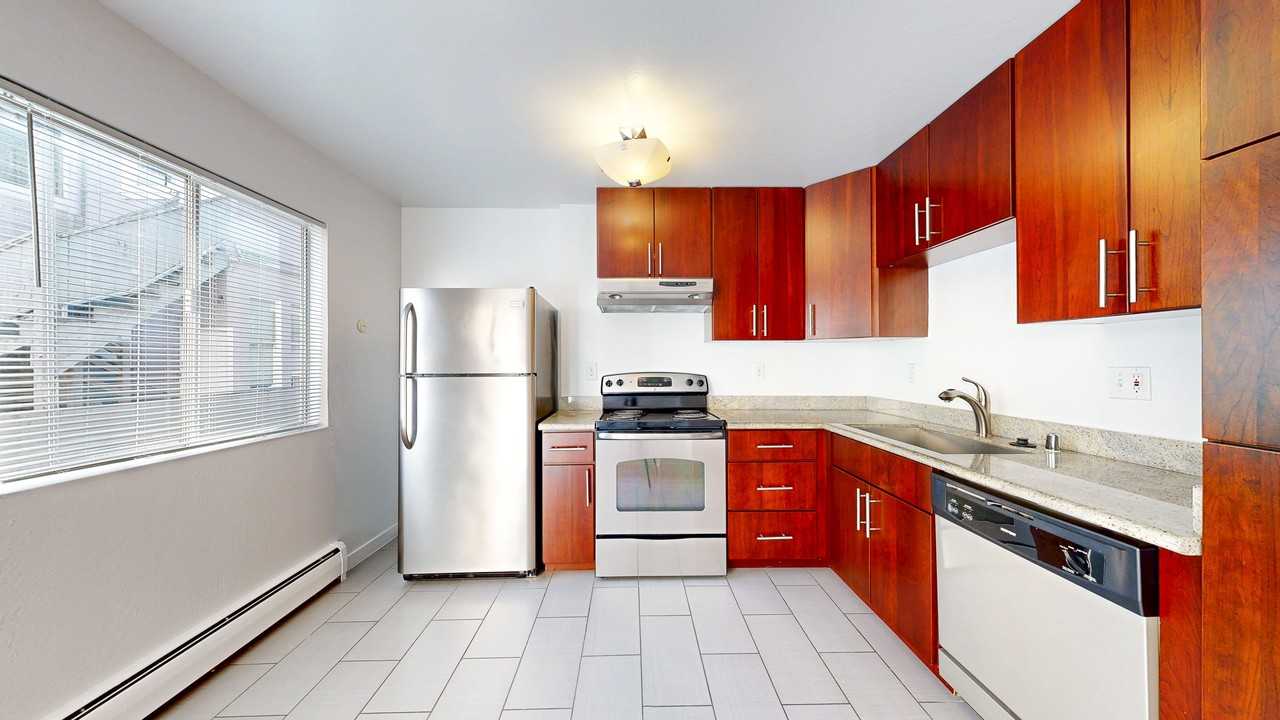 753 Green St #1E - Photo 2 of 10