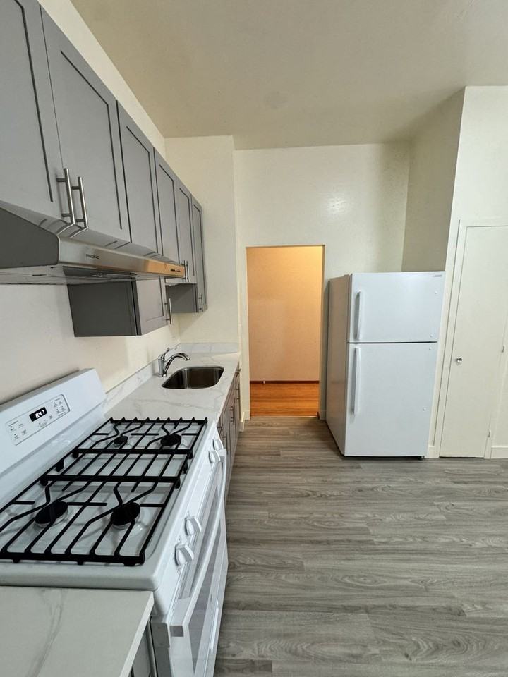 748 Jackson St #14 - Photo 4 of 12