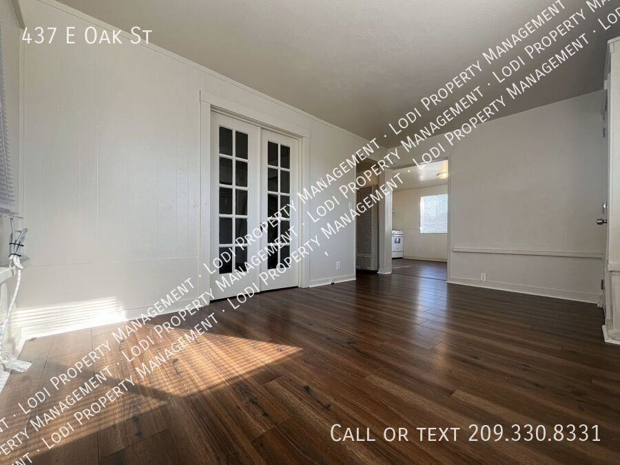 437 E Oak St - Photo 3 of 14