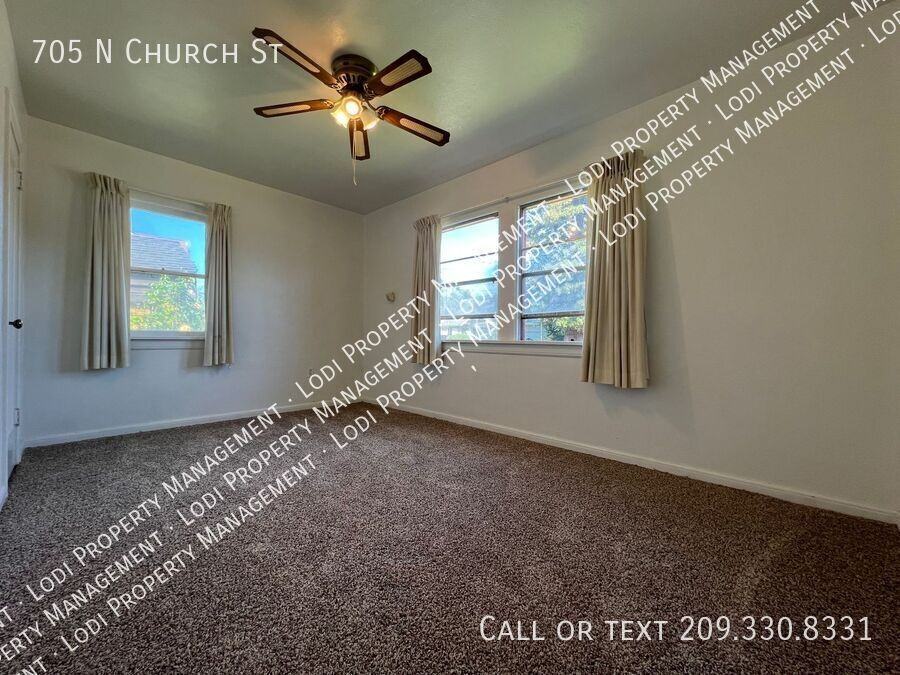 705 N Church St - Photo 4 of 20