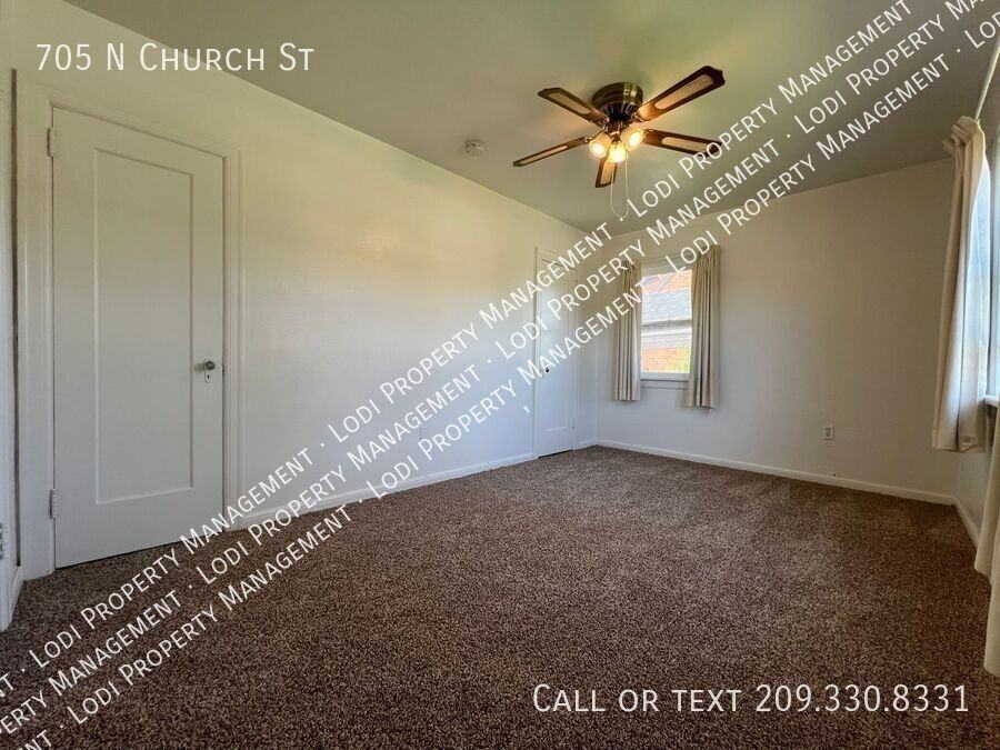 705 N Church St - Photo 5 of 20
