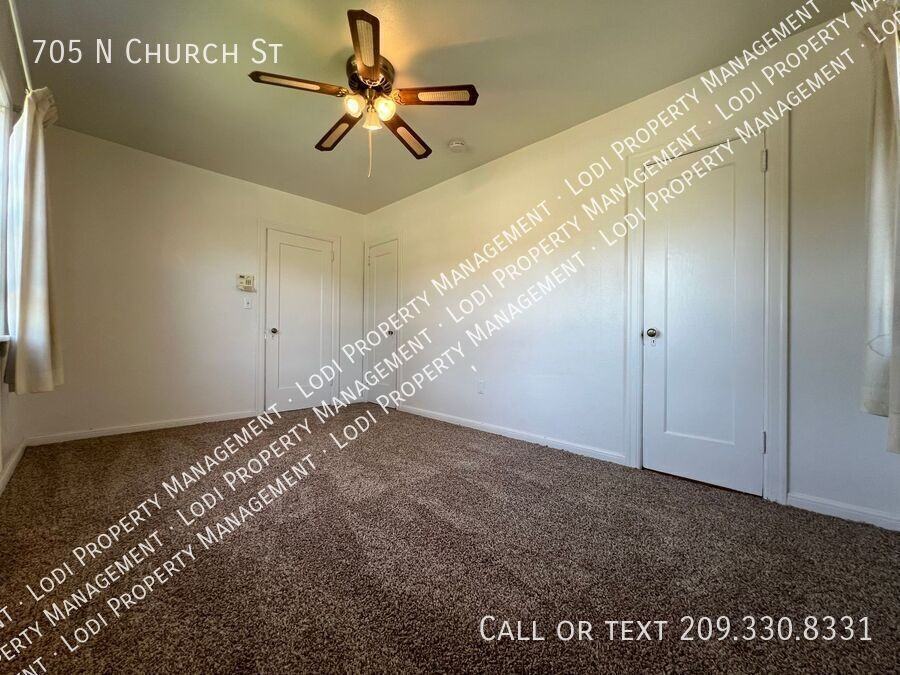 705 N Church St - Photo 6 of 20