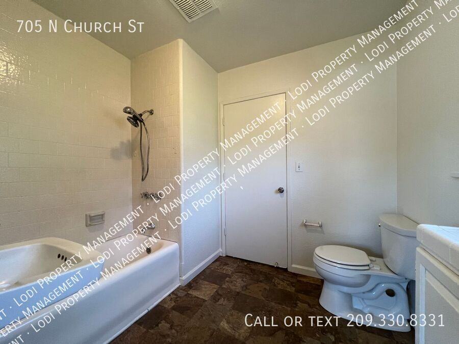 705 N Church St - Photo 7 of 20