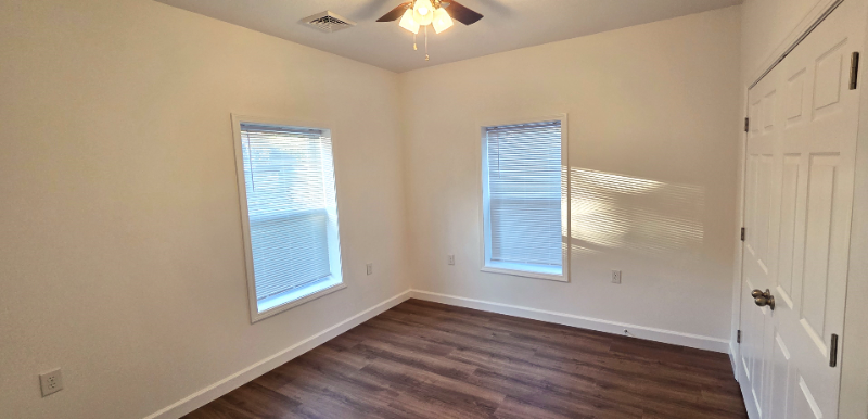 1235 Perry St #B - Photo 5 of 9